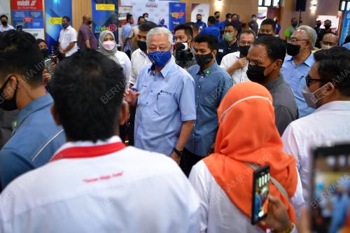 DATUK SERI ISMAIL SABRI YAAKOB