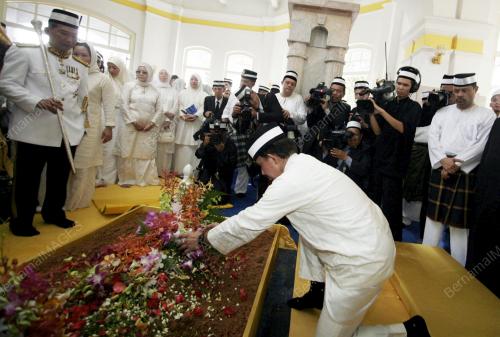 SULTAN HASSANAL BOLKIAH