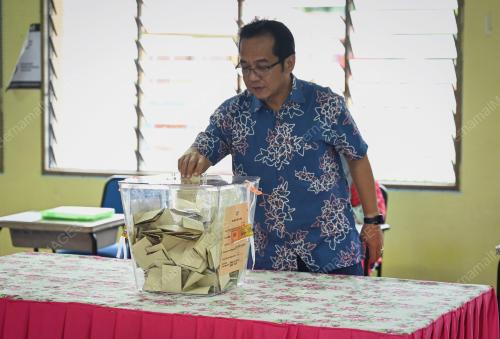 DATUK SERI RAZALI IBRAHIM