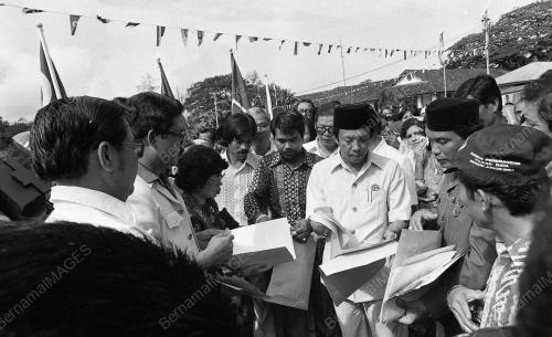 HARI PENAMAAN CALON