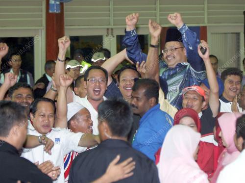JB57_30012011_MENANG2