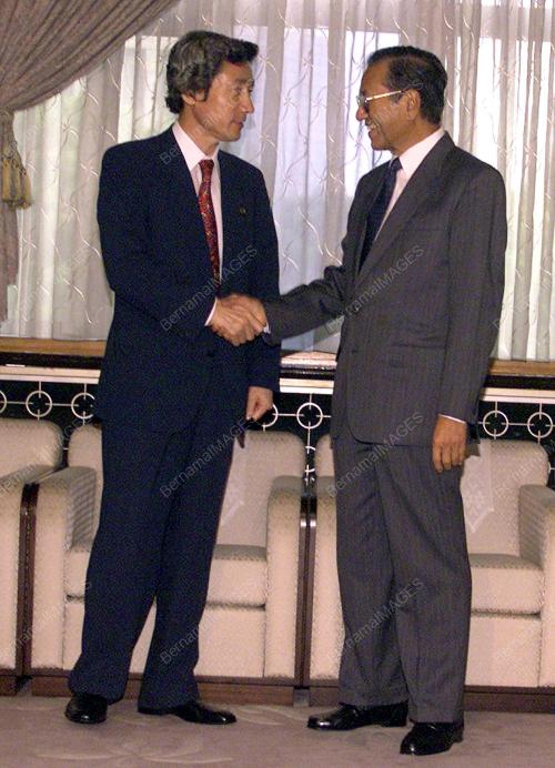 JP07-08_06_2001_PM-KOIZUMI_27012016