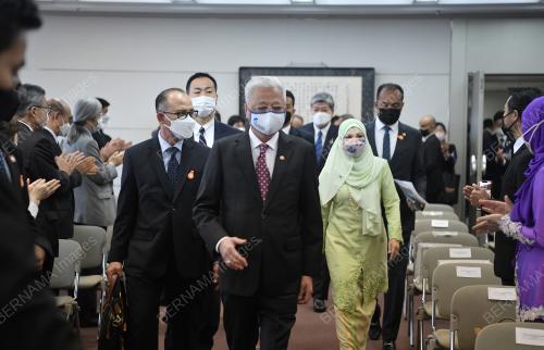 DATUK SERI ISMAIL SABRI YAAKOB