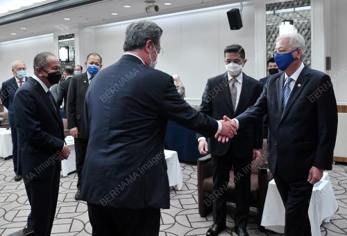 DATUK SERI ISMAIL SABRI YAAKOB