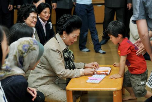 JPN04_04102012_PERMAISURI