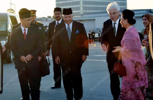 JPN05_01102012_AGONG-TOKYO