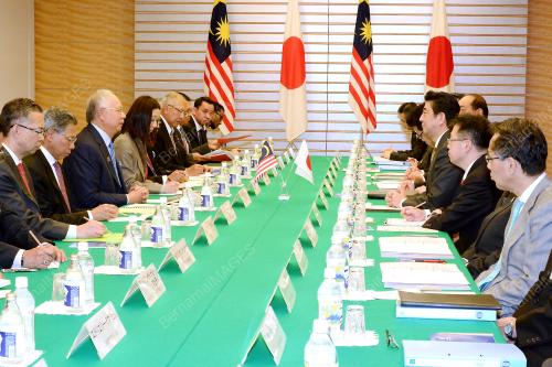 JPN06_12122013_PM_ABE