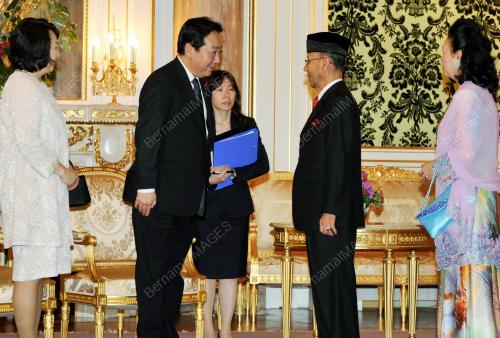 JPN07_04102012_AGONG-PM