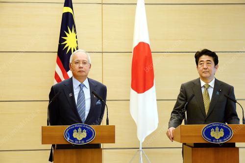 JPN07_12122013_PM_ABE