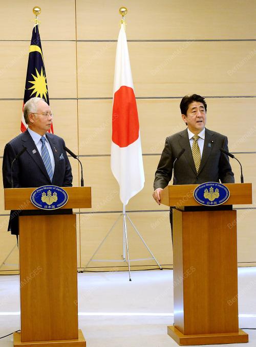 JPN08_12122013_PM_ABE