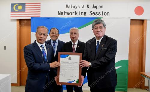 DATUK SERI ISMAIL SABRI YAAKOB