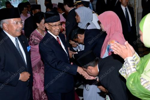 JPN09_01102012_AGONG