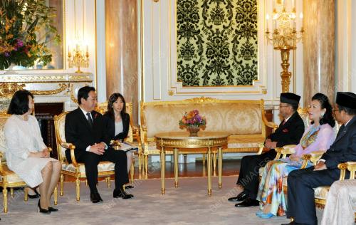 JPN09_04102012_AGONG-PM