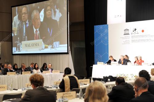 JPN09_10112014_ROUNDTABLE