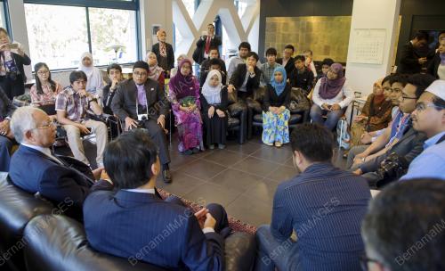 JPN09_26052015_PM