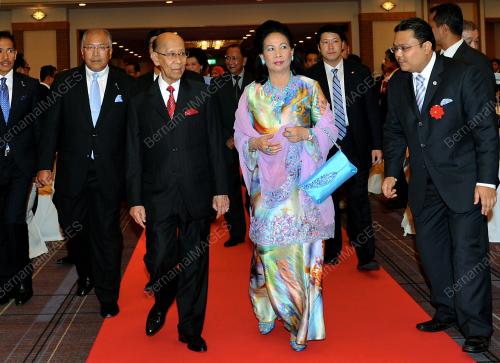 JPN10_04102012_AGONG_JAMUAN