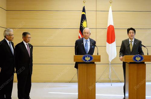 JPN10_12122013_PM_ABE