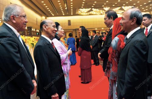 JPN12_04102012_AGONG