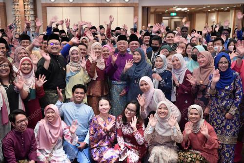 DATUK SERI ISMAIL SABRI YAAKOB