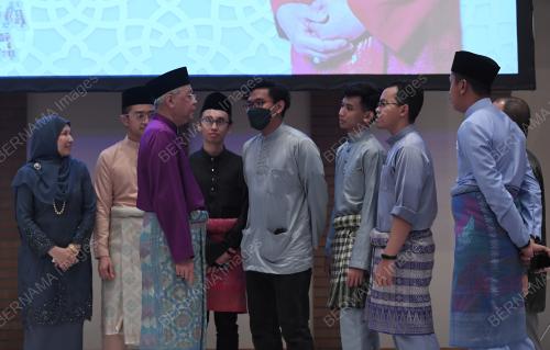 DATUK SERI ISMAIL SABRI YAAKOB