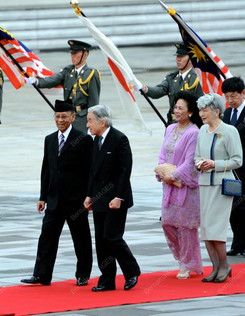 JPN15_03102012_AGONG