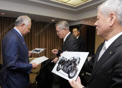 JPN20_12122013_PM_JEPUN