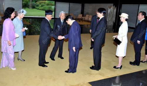 JPN22_03102012_AGONG