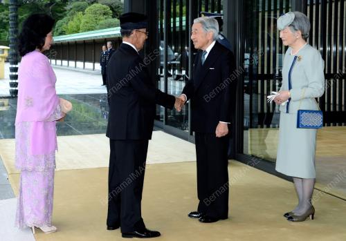 JPN23_03102012_AGONG