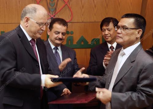 ADNAN YAAKOB