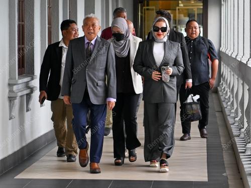 DATUK SERI BUNG MOKTAR RADIN