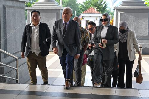 DATUK SERI BUNG MOKTAR RADIN