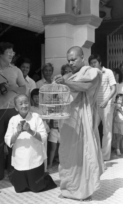 K25L_13012015_HARI_WESAK