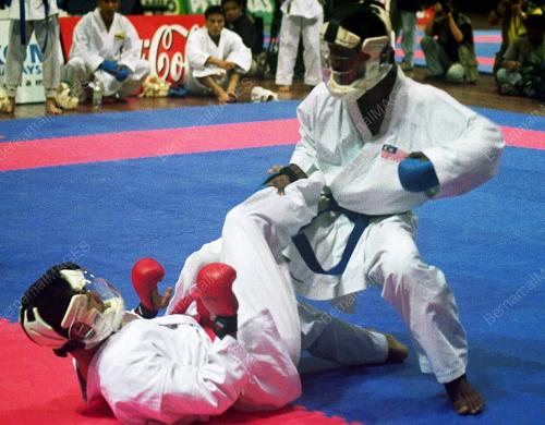 KA04-09_09_2001_KARATE-DO_02022016