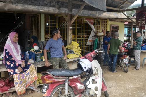 PENDUDUK KAMPUNG TOL