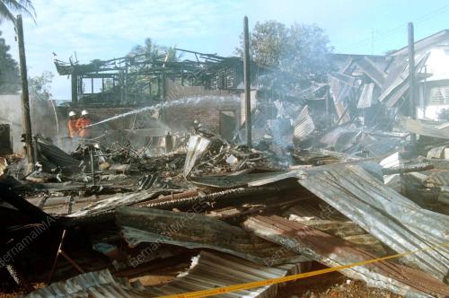 KB01-_03_10_2000_KEDAI_TERBAKAR_14012016