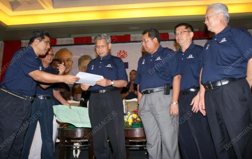 DATUK SERI MUSTAPA MOHAMED