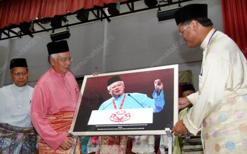 MOHD NAJIB TUN ABDUL RAZAK