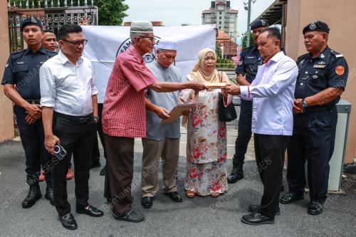 SERAHAN MEMORANDUM KEPADA KERAJAAN NEGERI KELANTAN