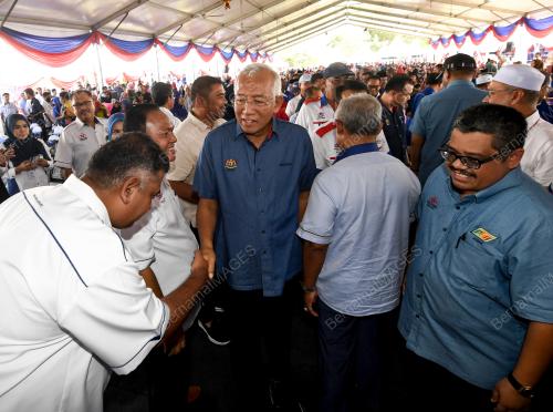 DATUK SERI MAHDZIR KHALID