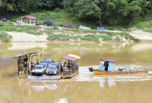 TINJAUAN PENGKALAN FERI MUSIM PERAYAAN