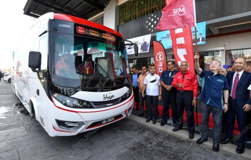 DATUK SERI DR WEE KA SIONG