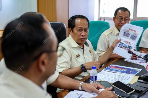 DATUK SERI AHMAD MASLAN