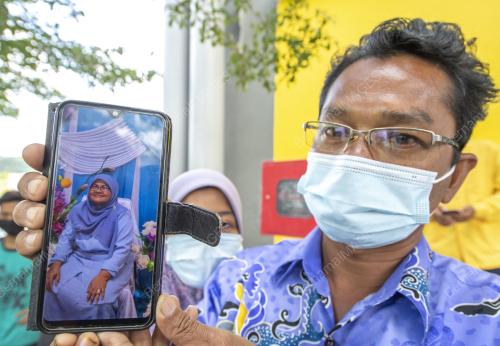 TIGA SEKELUARGA MAUT