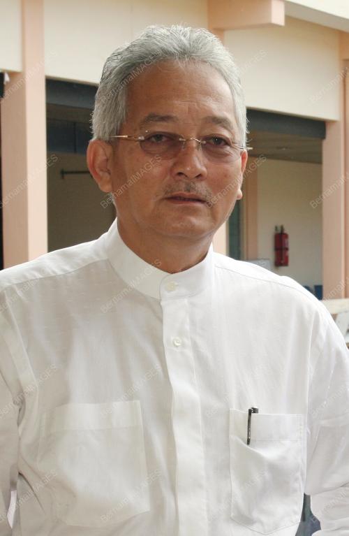 NIK SAPEIA NIK YUSOF