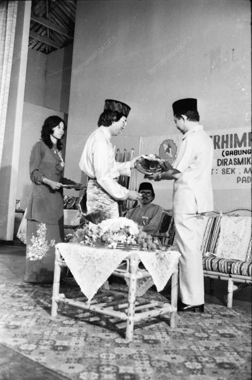 PERSIDANGAN