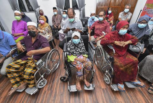 PUSAT PEMBERIAN VAKSINASI Ã”WALK-INÃ•