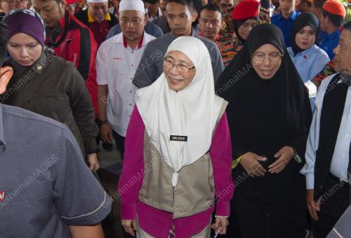 DATUK SERI DR WAN AZIZAH WAN ISMAIL