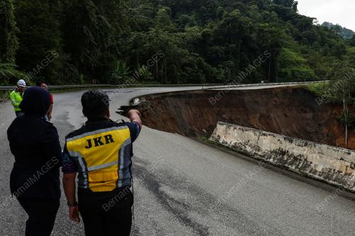 TINJUAN TANAH RUNTUH JALAN GUA MUSANG - LOJING