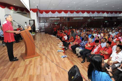 DATUK SERI MUSTAPA MOHAMED