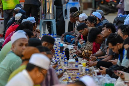 BERBUKA PUASA DI MASJID MUHAMMADI